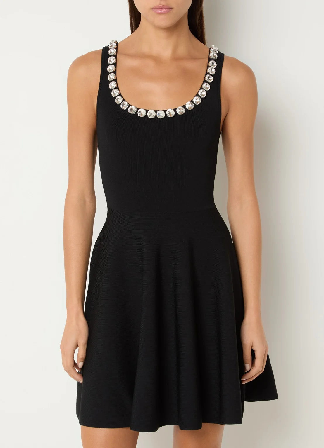 Mini sukienka z kryształkami i marszczeniem